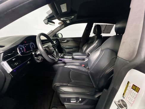 Used 2019 Audi Q8 Prestige w/ Luxury Package image 14
