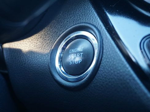 Used 2022 Toyota C-HR XLE image 11