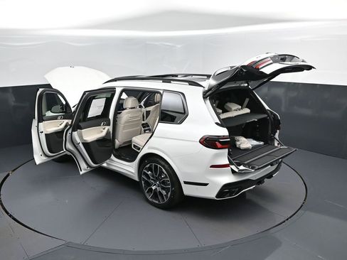 New 2026 BMW X7 M60i image 2