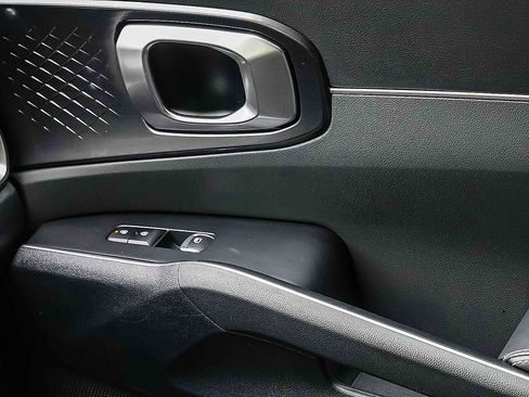 Certified 2025 Kia Sorento S FWD image 15