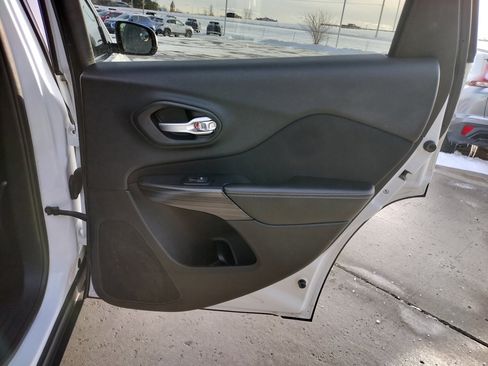 Used 2016 Jeep Cherokee Latitude w/ Comfort & Convenience Group image 23