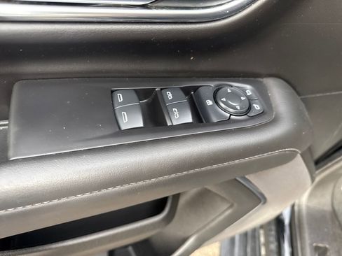 Used 2024 GMC Yukon SLE w/ Gmc Pro Safety Plus Package image 11