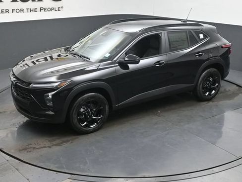New 2026 Chevrolet Trax LT w/ Driver Confidence Package FWD image 22