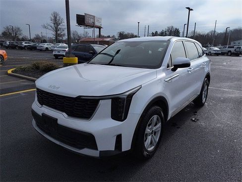 Used 2024 Kia Sorento LX image 3