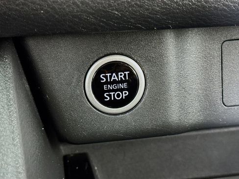 Used 2022 Nissan Rogue SV image 30