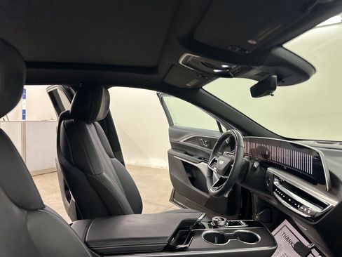 Used 2025 Cadillac Lyriq Sport image 18