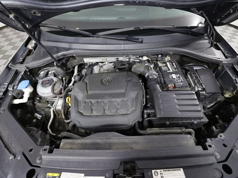 Used 2018 Volkswagen Tiguan SE AWD/4WD image 38