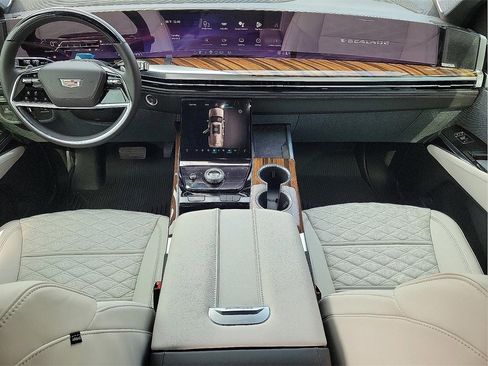 New 2026 Cadillac Escalade Platinum Luxury w/ LPO, Floor Liner Package image 11