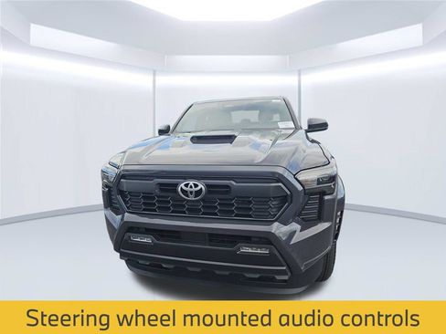 Used 2025 Toyota Tacoma TRD Sport AWD/4WD image 15