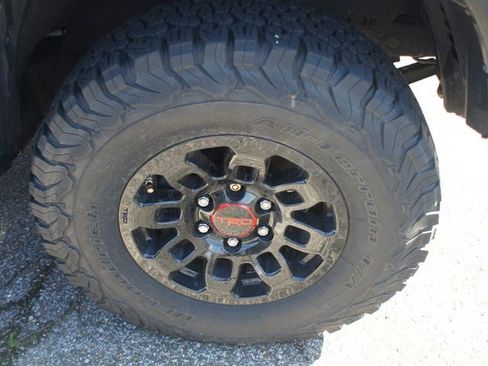 Used 2017 Toyota Tacoma TRD Pro AWD/4WD image 4
