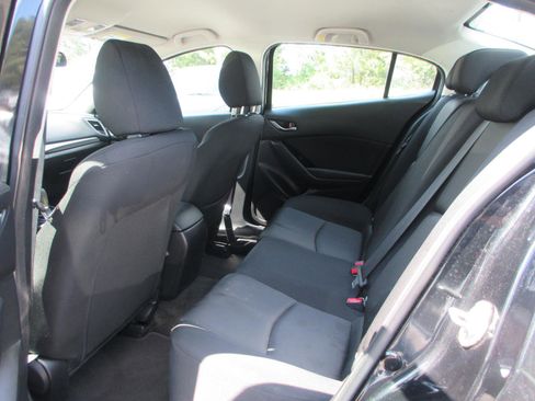 Used 2018 MAZDA MAZDA3 Sport FWD image 11