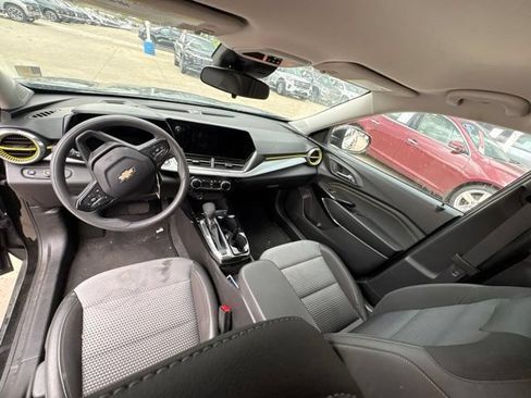 Used 2024 Chevrolet Trax LT FWD image 19