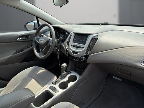 Used 2017 Chevrolet Cruze LS FWD image 15