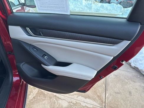 Used 2021 Honda Accord Touring image 30