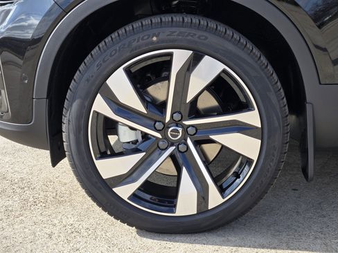 New 2026 Volvo XC40 B5 Ultra w/ Protection Package Premier image 12