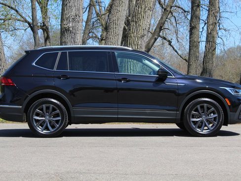 Used 2022 Volkswagen Tiguan SE image 9