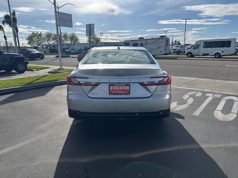 Used 2025 Toyota Camry LE image 5