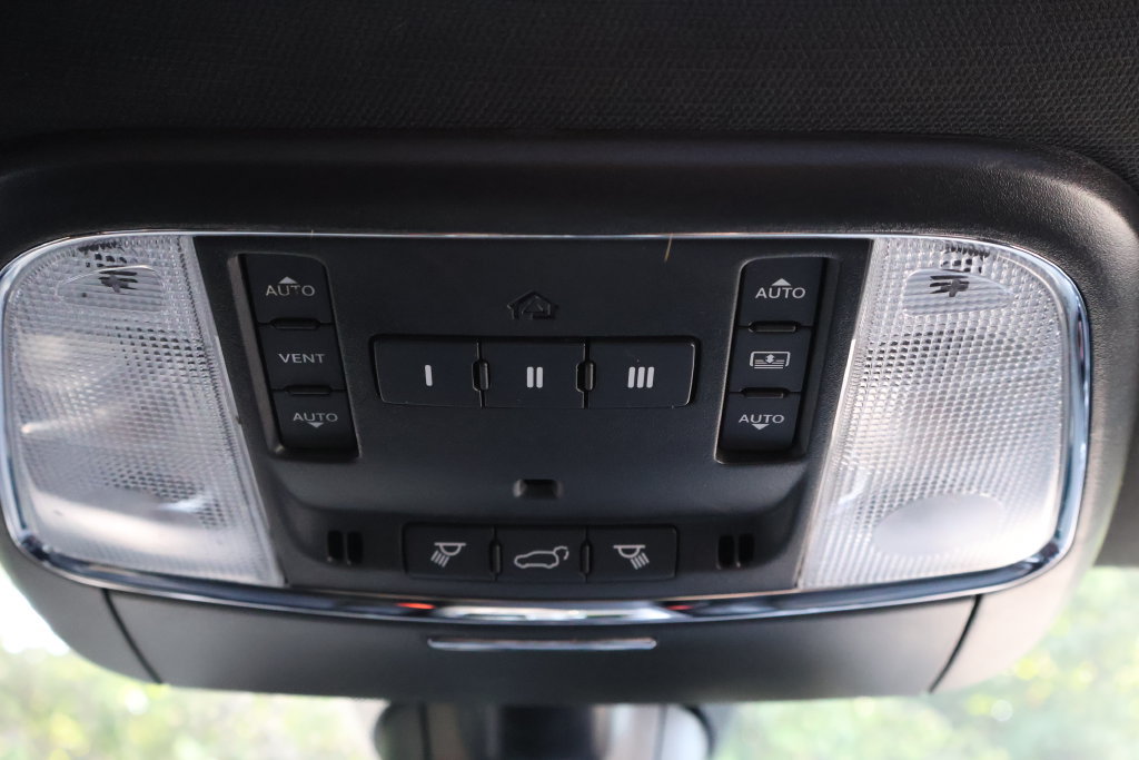 Used 2022 Jeep Grand Cherokee Limited w/ Tech Group AWD/4WD image 25