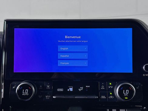 Used 2024 Toyota Highlander XLE image 24