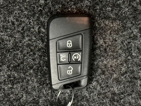 Used 2025 Volkswagen Jetta SE w/ Sunroof Package FWD image 21