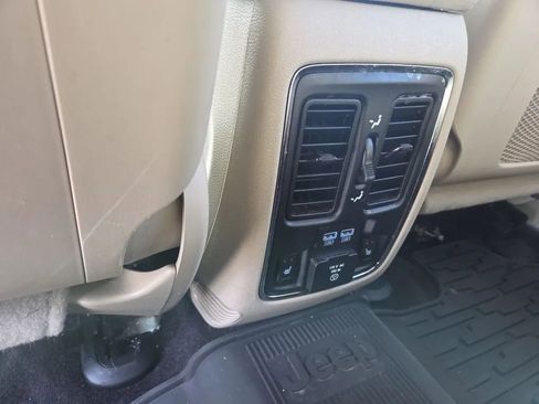 Used 2016 Jeep Grand Cherokee Limited AWD/4WD image 19