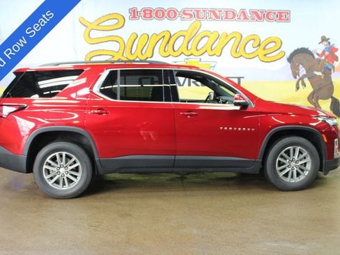 Used 2023 Chevrolet Traverse LT image 1