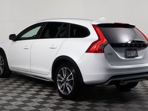 Used 2016 Volvo V60 T5 Cross Country w/ Convenience Package image 6
