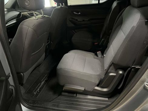 Used 2023 Chevrolet Traverse LT FWD image 12