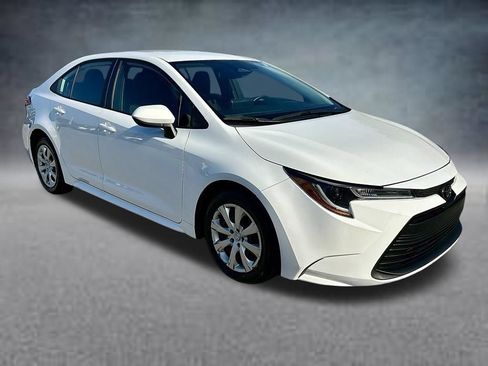 Used 2024 Toyota Corolla LE FWD image 3