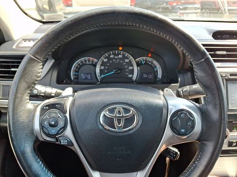 Used 2014 Toyota Camry SE image 19