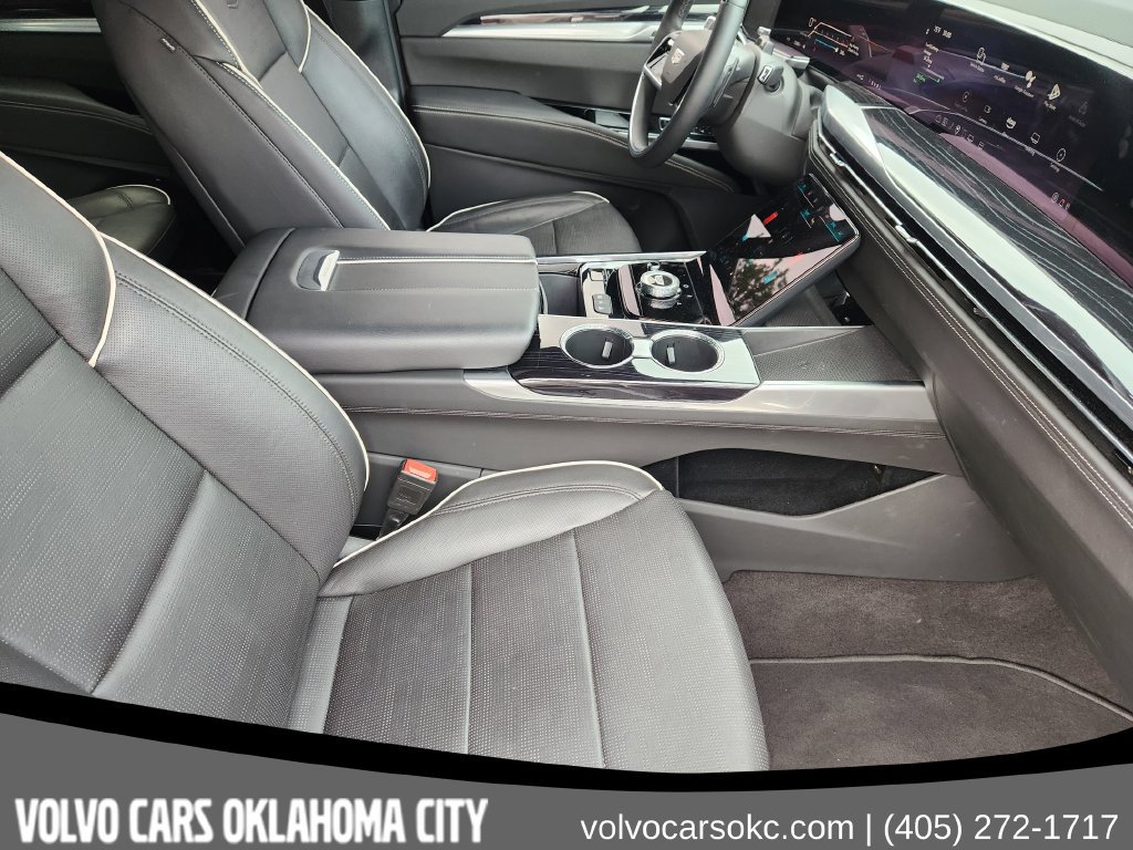 Used 2025 Cadillac Escalade ESV Sport AWD/4WD image 11