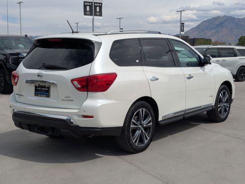 Used 2018 Nissan Pathfinder Platinum AWD/4WD image 5
