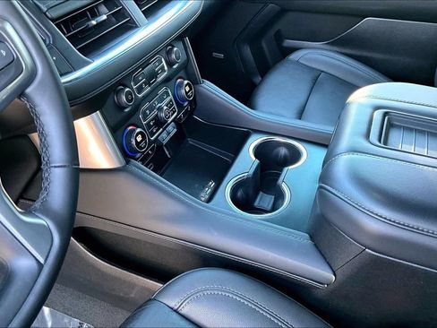 Used 2024 Chevrolet Tahoe Z71 w/ Luxury Package AWD/4WD image 15