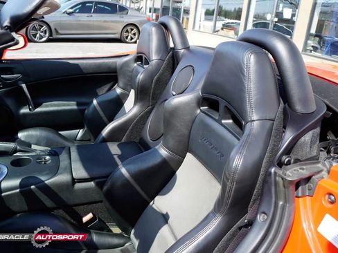 Used 2004 Dodge Viper SRT-10 image 22
