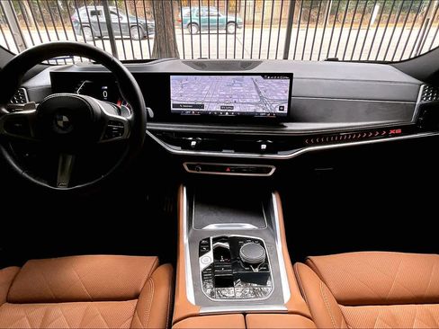 Used 2024 BMW X6 xDrive40i w/ Premium Package image 15