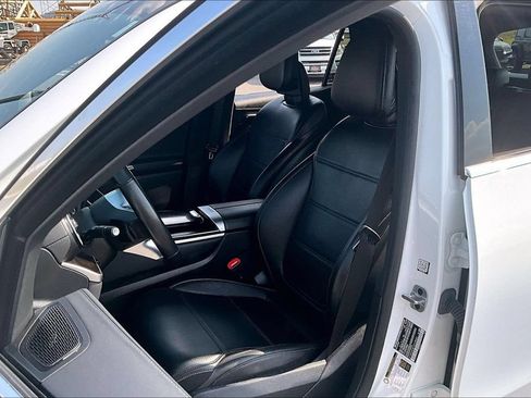 Used 2024 Mercedes-Benz GLC 300 4MATIC image 25