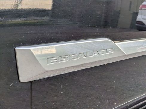 Used 2017 Cadillac Escalade ESV Luxury AWD/4WD image 10