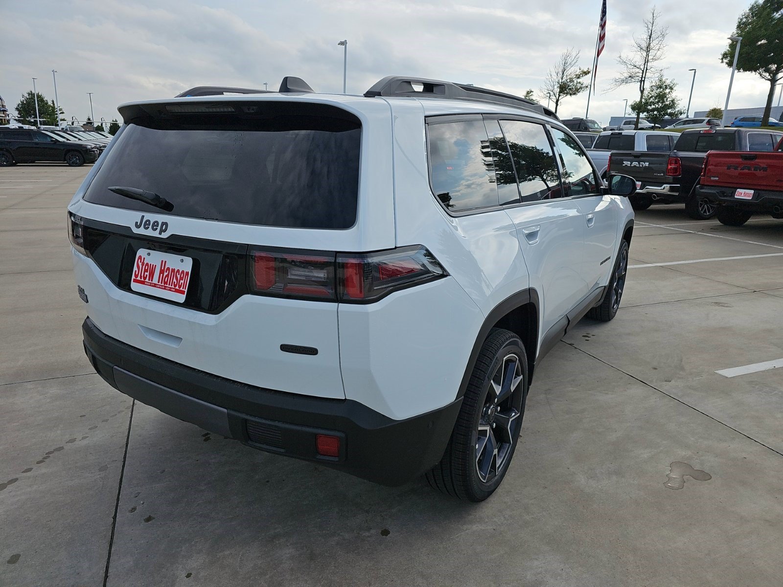 New 2026 Jeep Cherokee Overland w/ Advanced Pro Tech Group AWD/4WD image 6
