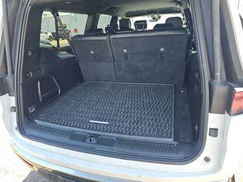 Used 2024 Jeep Wagoneer L Series II w/ Flexible Seating Group AWD/4WD image 18
