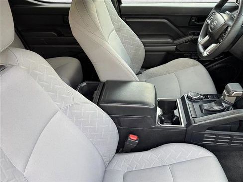 Certified 2025 Toyota Tacoma SR5 AWD/4WD image 19
