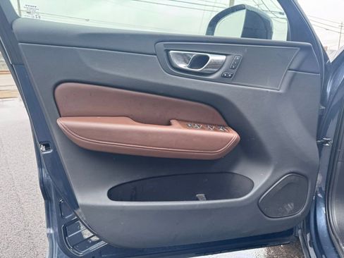 Used 2023 Volvo XC60 B5 Plus image 8