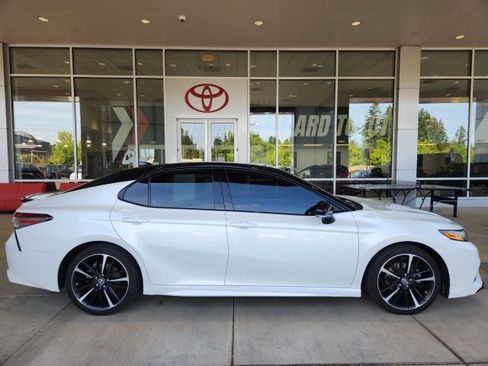 Used 2019 Toyota Camry XSE w/ Navigation Package FWD image 3