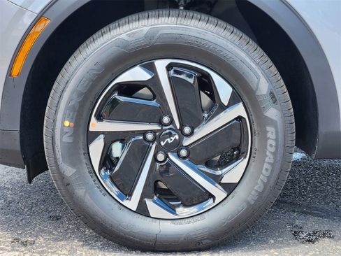 New 2025 Kia Sportage LX image 9