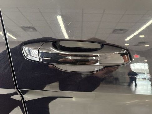 Used 2024 Volkswagen Atlas SE AWD/4WD image 19