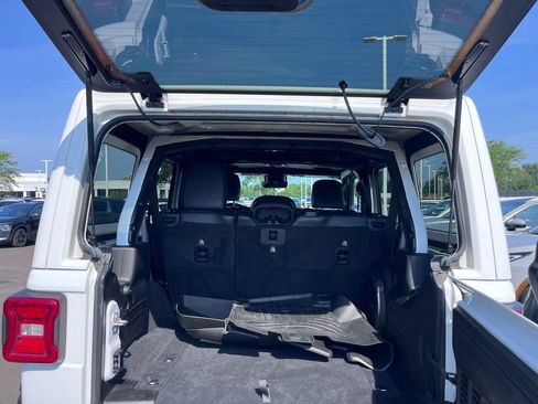 Used 2019 Jeep Wrangler Unlimited Sahara AWD/4WD image 24