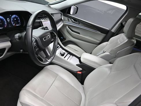 Used 2021 Jeep Grand Cherokee L Overland w/ Luxury Tech Group IV AWD/4WD image 18