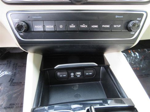 Used 2019 Kia Cadenza Premium image 17