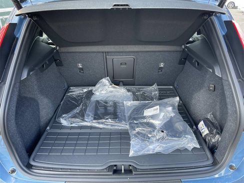 Used 2024 Volvo XC40 Recharge Plus w/ Protection Package Premier image 12