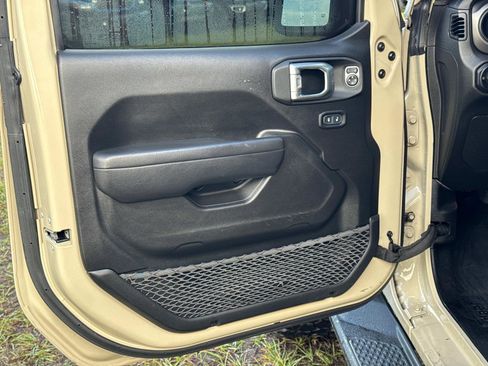 Certified 2022 Jeep Gladiator Sport image 18