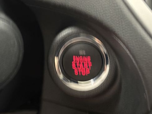 Used 2019 Subaru Crosstrek 2.0i Limited w/ Moonroof Package w/Navigation AWD/4WD image 18